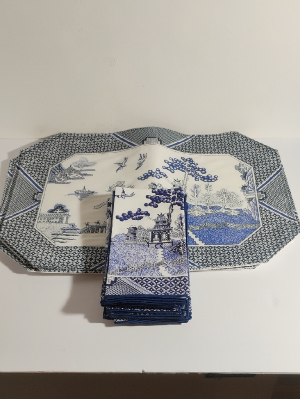 Johnson Bros.Blue Willow Placemat & Dinner Napkin Set Of 6 made In England New